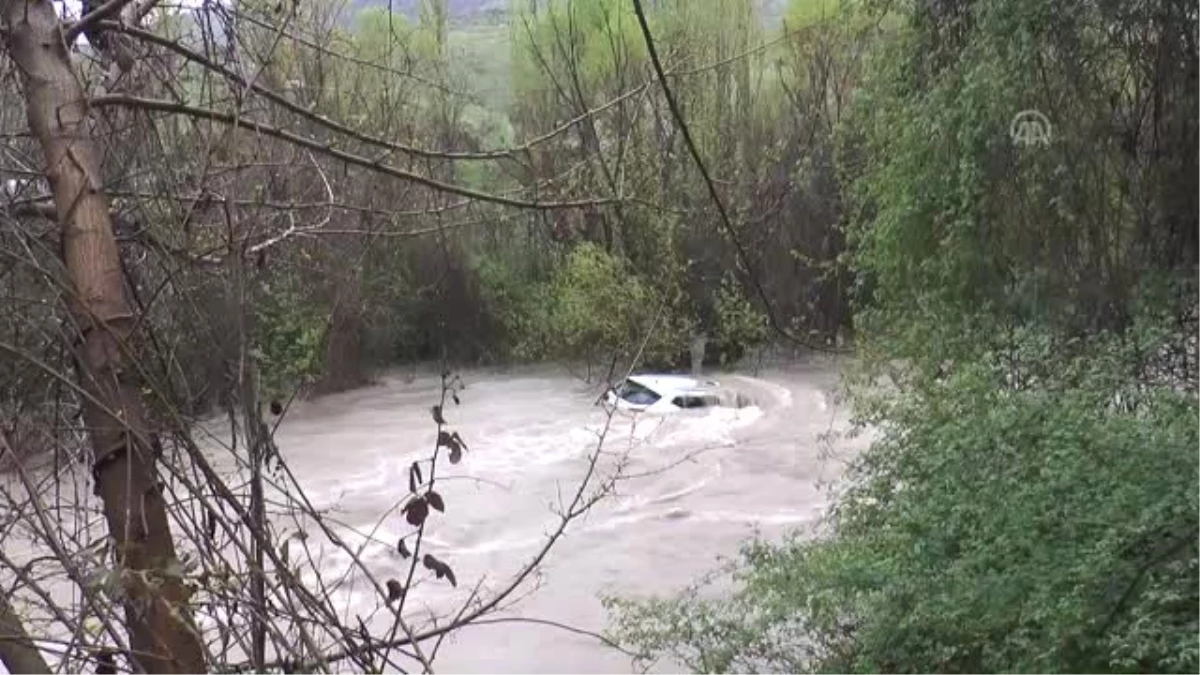 Şırnak\'ta Otomobil Çaya Devrildi: 1 Ölü