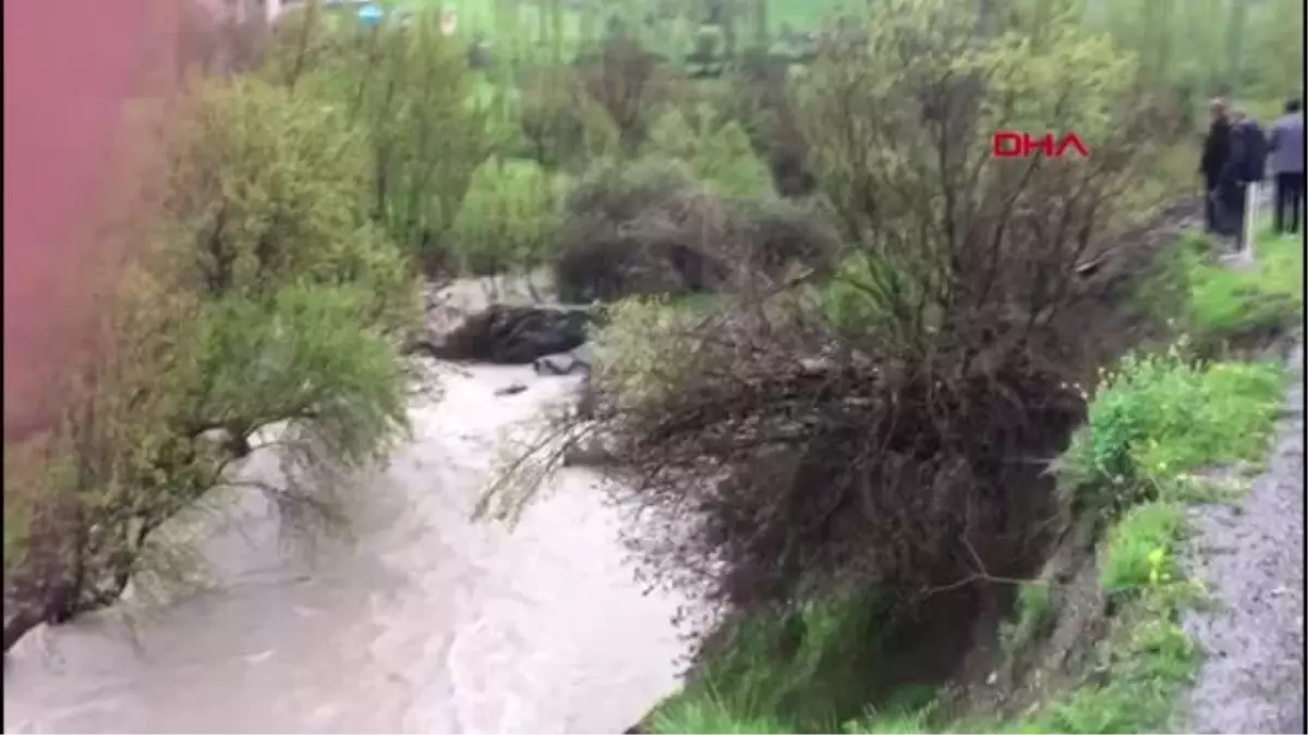 Şırnak Uludere\'de Otomobil Dereye Yuvarlandı: 1 Ölü