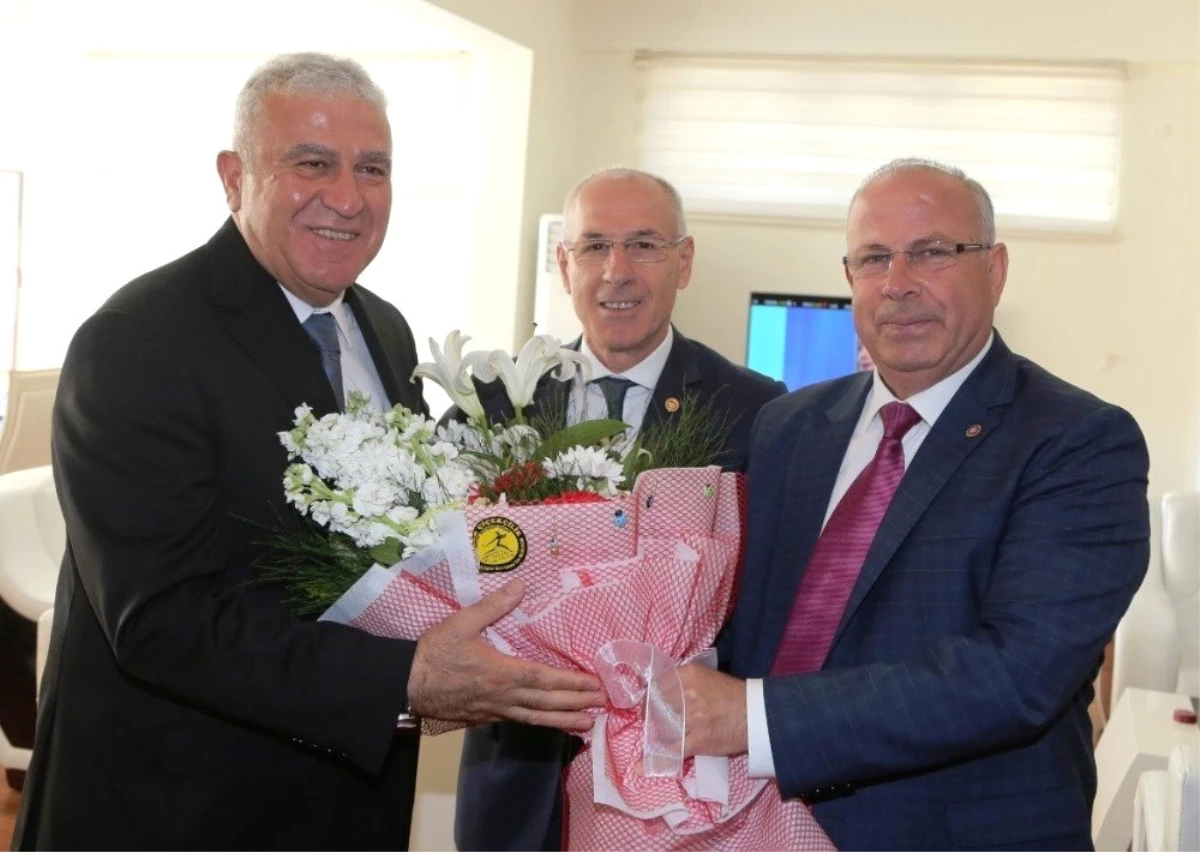 Türk-İş İl Temsilcisi Aydın\'dan Başkan Atay\'a Tebrik Ziyareti