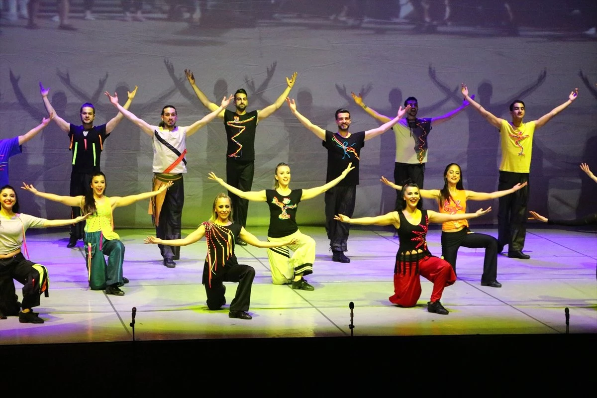 Türkiye\'yi Danslarıyla Dünyaya Tanıttılar