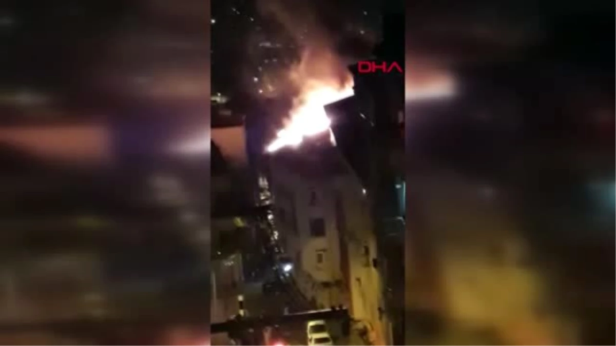 Yeniden- İstanbul 4 Katlı Binanın Çatısı Yandı, İmam Camiden Anons Yaptı