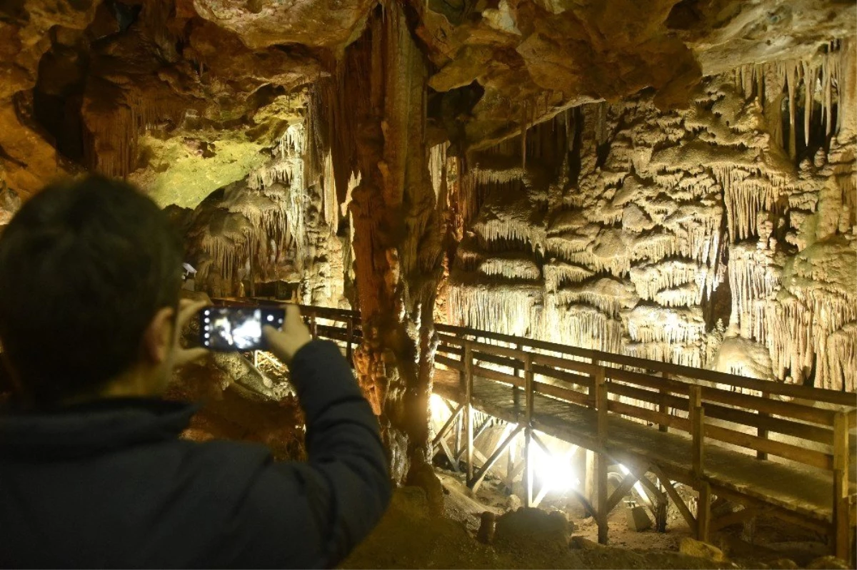 Yer Altındaki Gizemli Dünya Karaca Mağarası\'nda Sezon Başladı