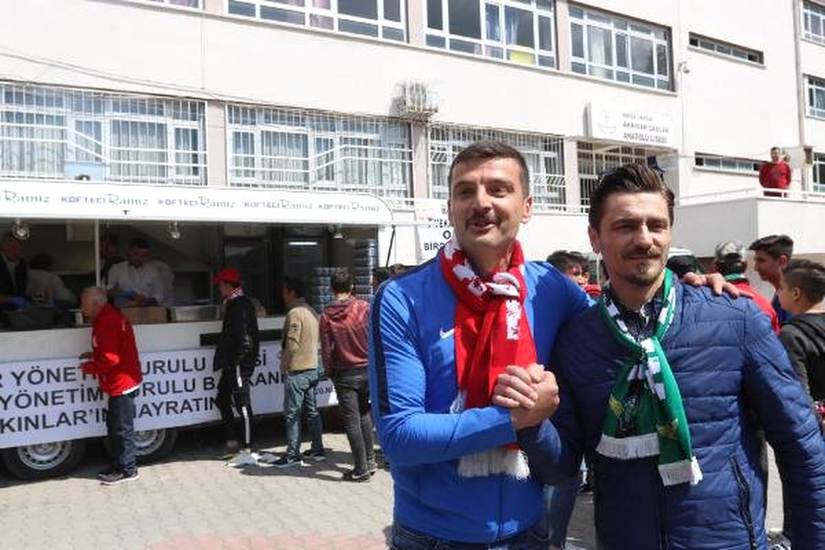 Akhisar\'da Örnek Dostluk