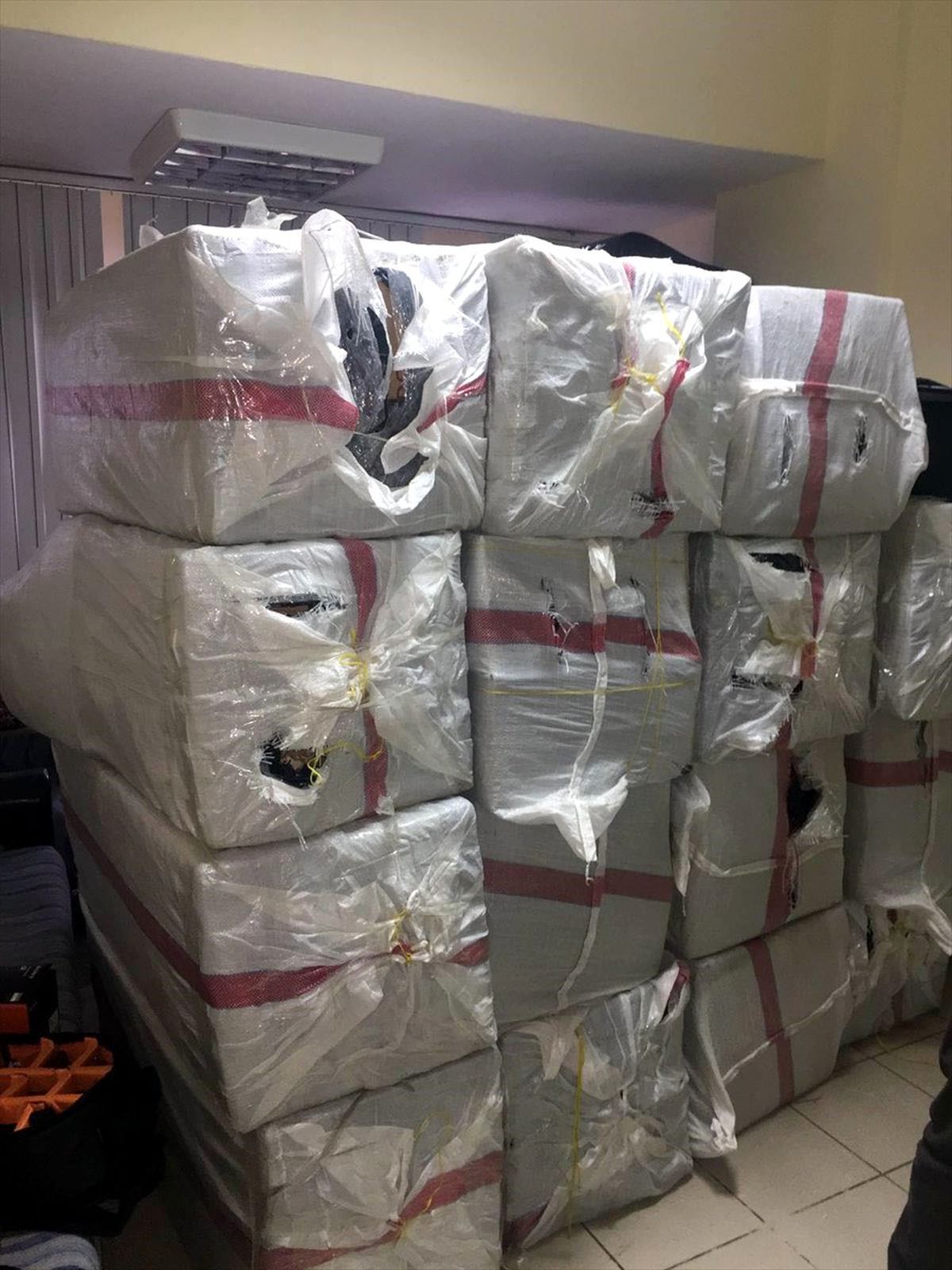 Ardahan\'da 65 Bin 500 Paket Kaçak Sigara Ele Geçirildi