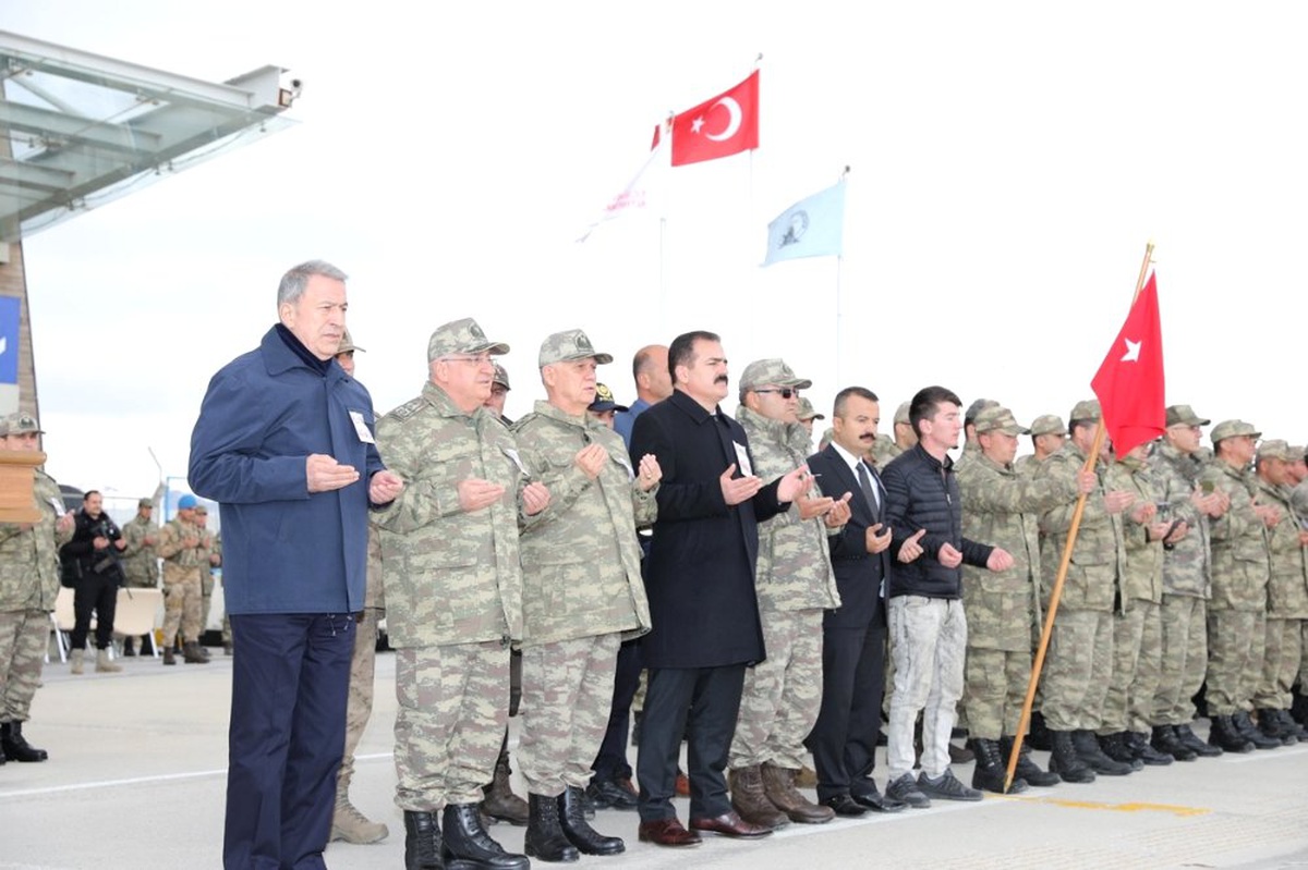 Bakan Akar Şehitler İçin Düzenlenen Törene Katıldı