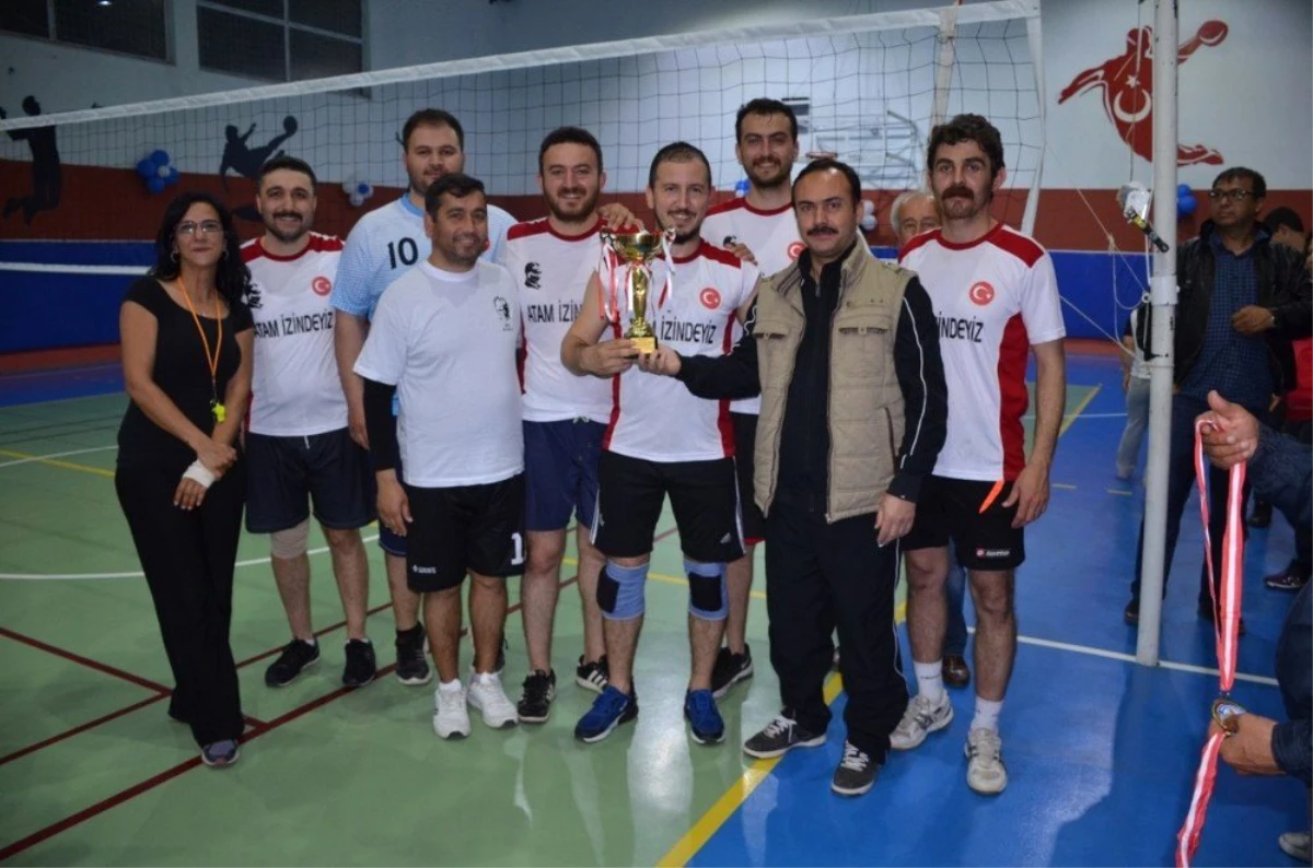 Bozyazı\'da Kurumlar Arası Voleybol Turnuvası Sona Erdi