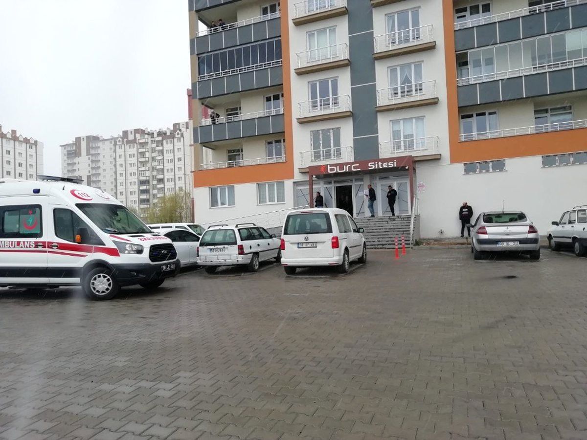 Bunalıma Giren Şahıs Kendini Astı
