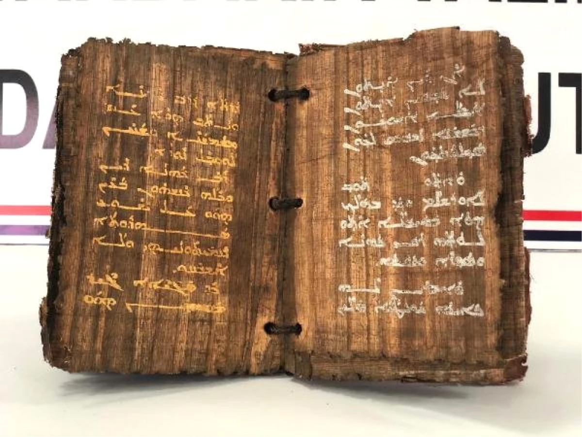 Diyarbakır\'da 1300 Yıllık Altın Yazmalı Kitap Ele Geçirildi