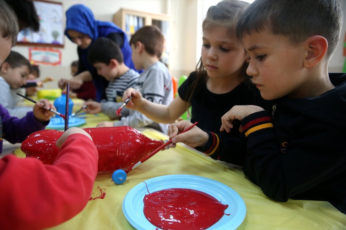 Doğa Dostu" Minikler Kendi Oyuncaklarını Yapıyor