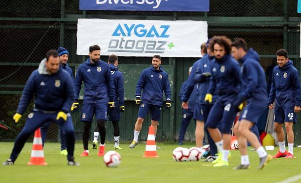 Fenerbahçe\'de Tolga Ciğerci Takımla Çalıştı