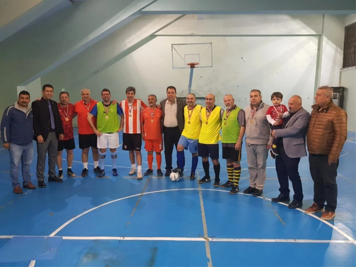 Futsalda 40 Yıllık Örnek Birlikteliğe Askf\'den Madalyalı Tebrik