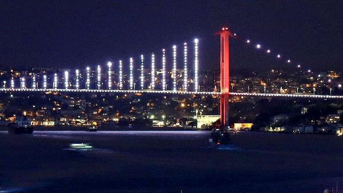 İngiliz Savaş Gemisi İstanbul Boğazı\'ndan Geçti