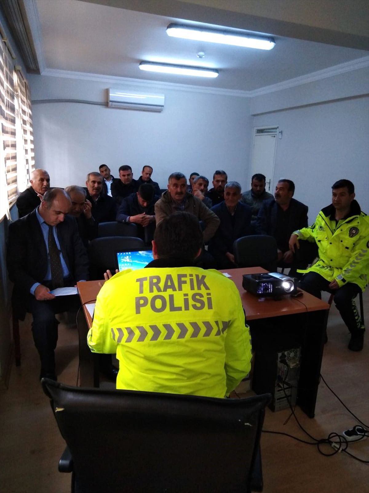 İslahiye\'de Traktör Sürücülerine Trafik Eğitimi