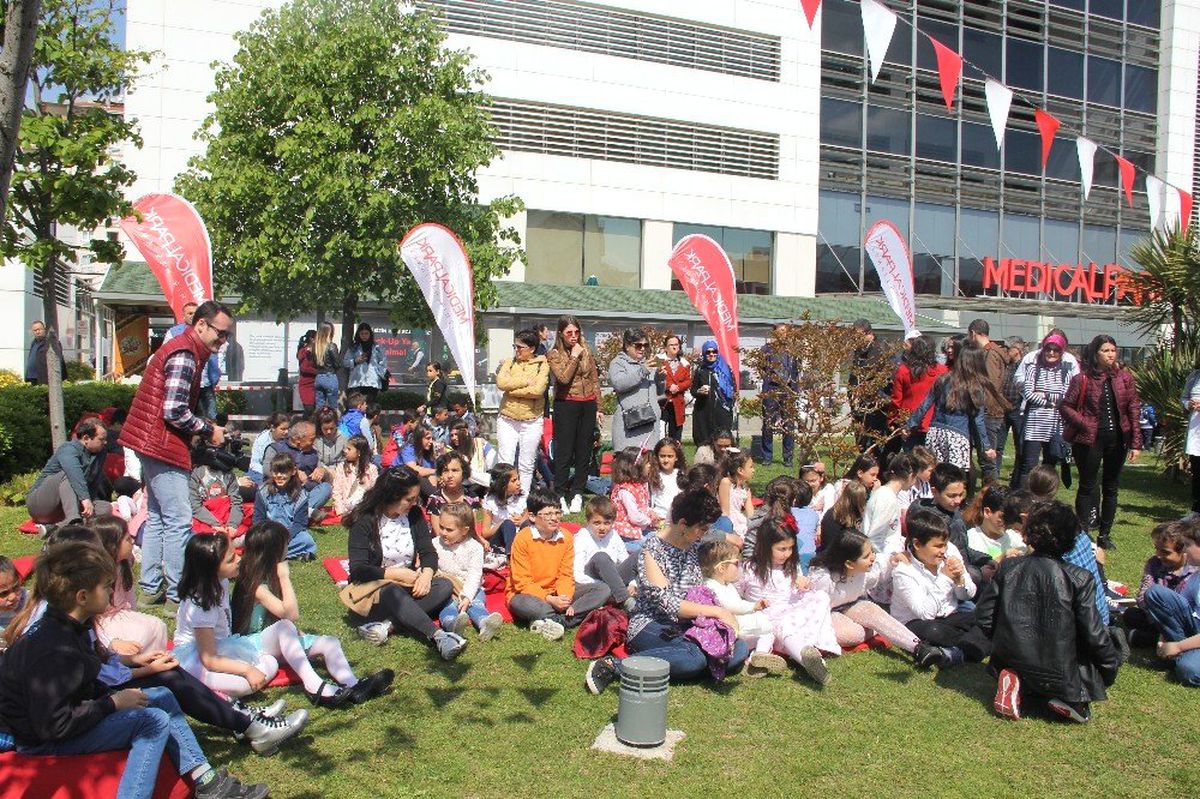 İzmir\'de Erken 23 Nisan Coşkusu
