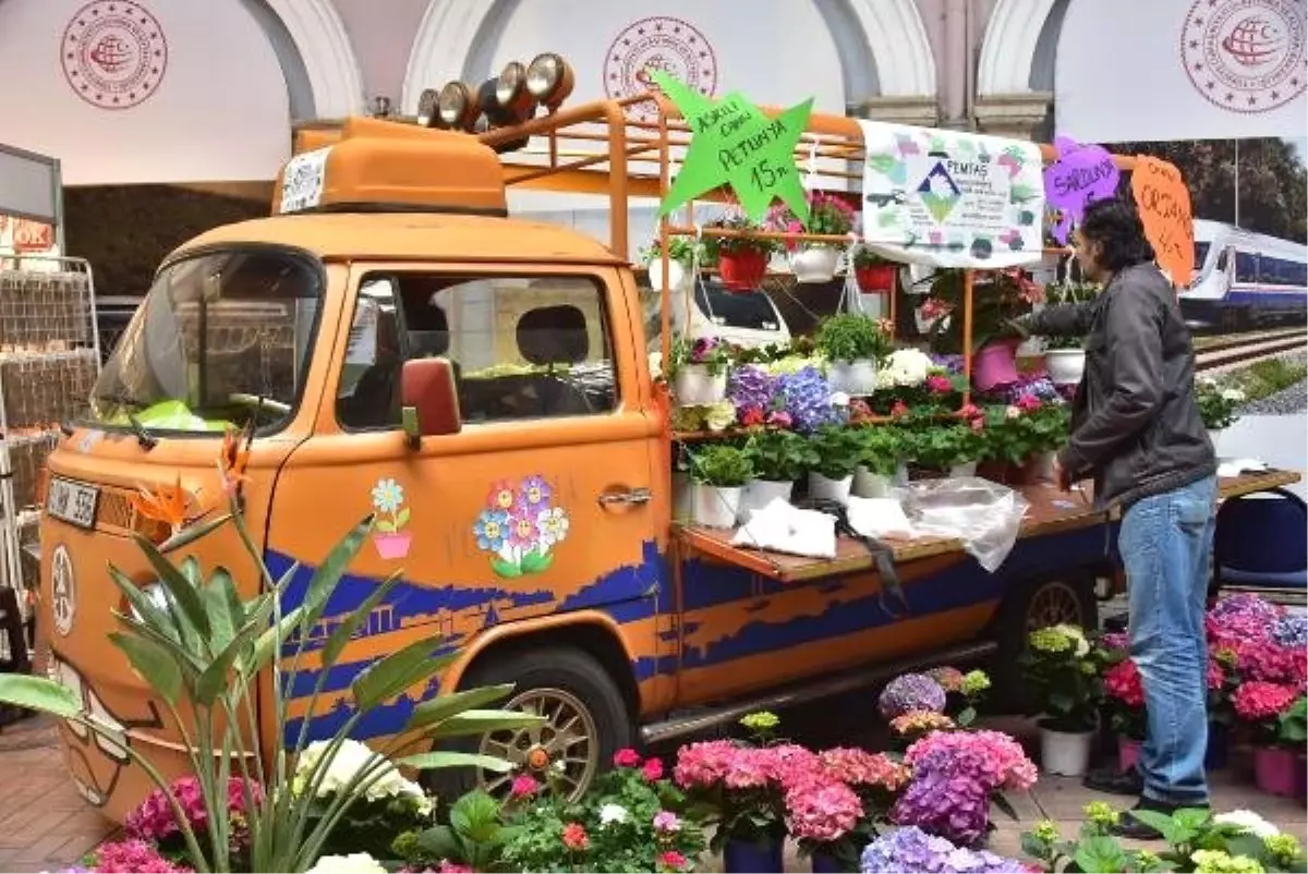 İzmir Retro Festivali İkinci Kez Alsancak Garı\'nda