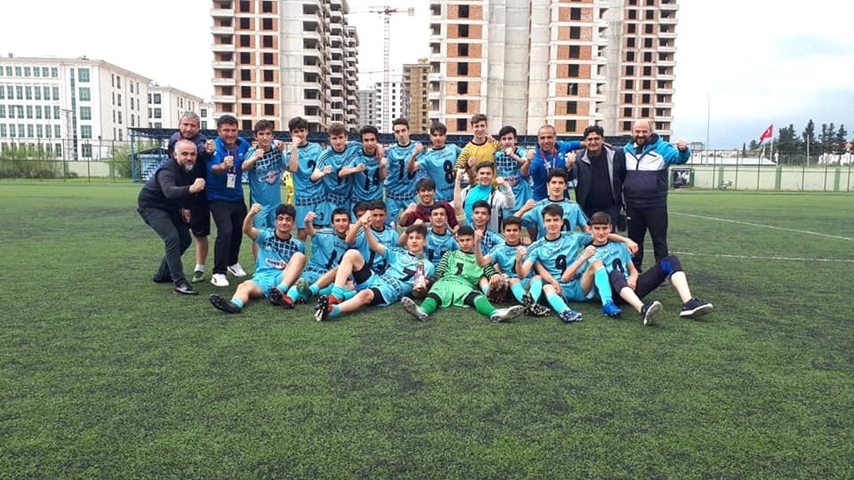 Kayseri Osb Atletikspor U15 Takımı Adana\'da Şampiyon Oldu