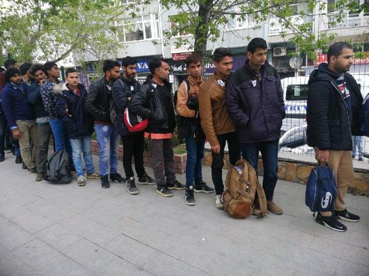 Keşan\'da 75 Kaçak Göçmen Yakalandı, 3 Göçmen Kaçakçısı Tutuklandı