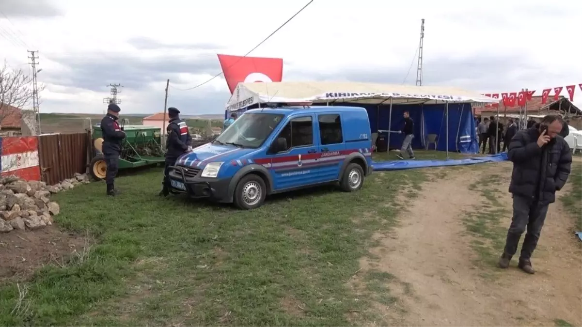 Kırıkkaleli Şehidin Baba Ocağına Türk Bayrakları Asıldı