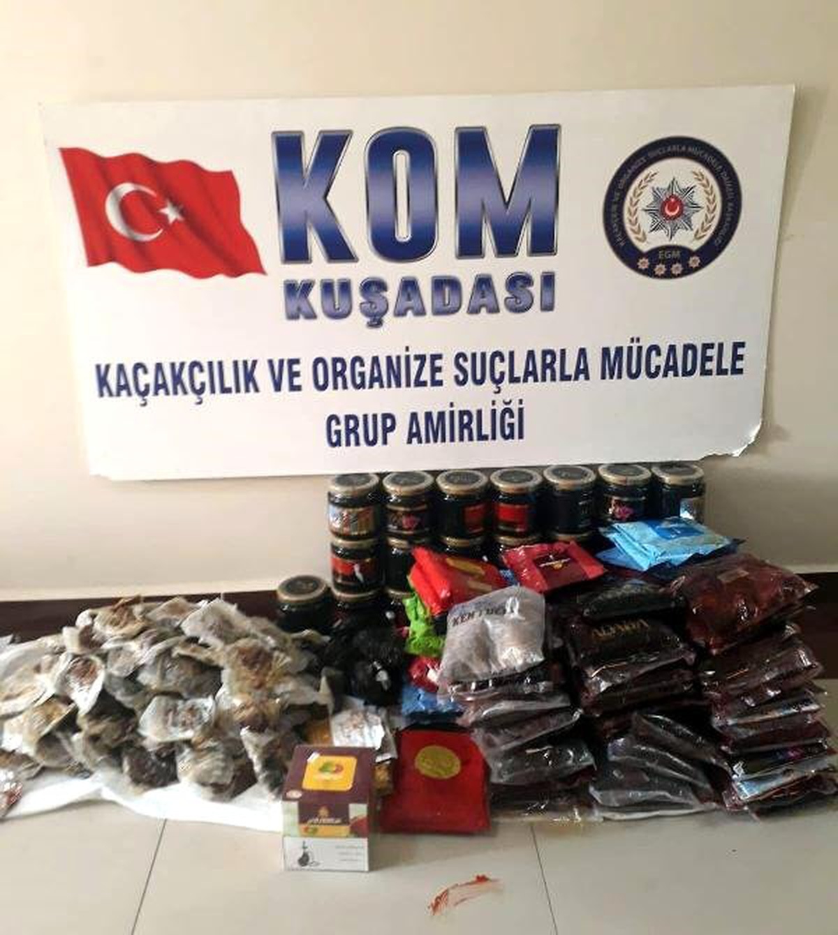 Kuşadası\'nda 110 Kilo Bandrolsüz Nargile Tütünü Ele Geçirildi