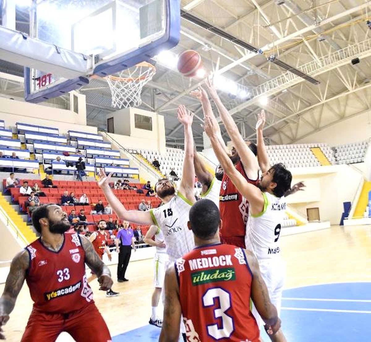 Manisa Büyükşehir Belediyespor-Karesispor: 86-93