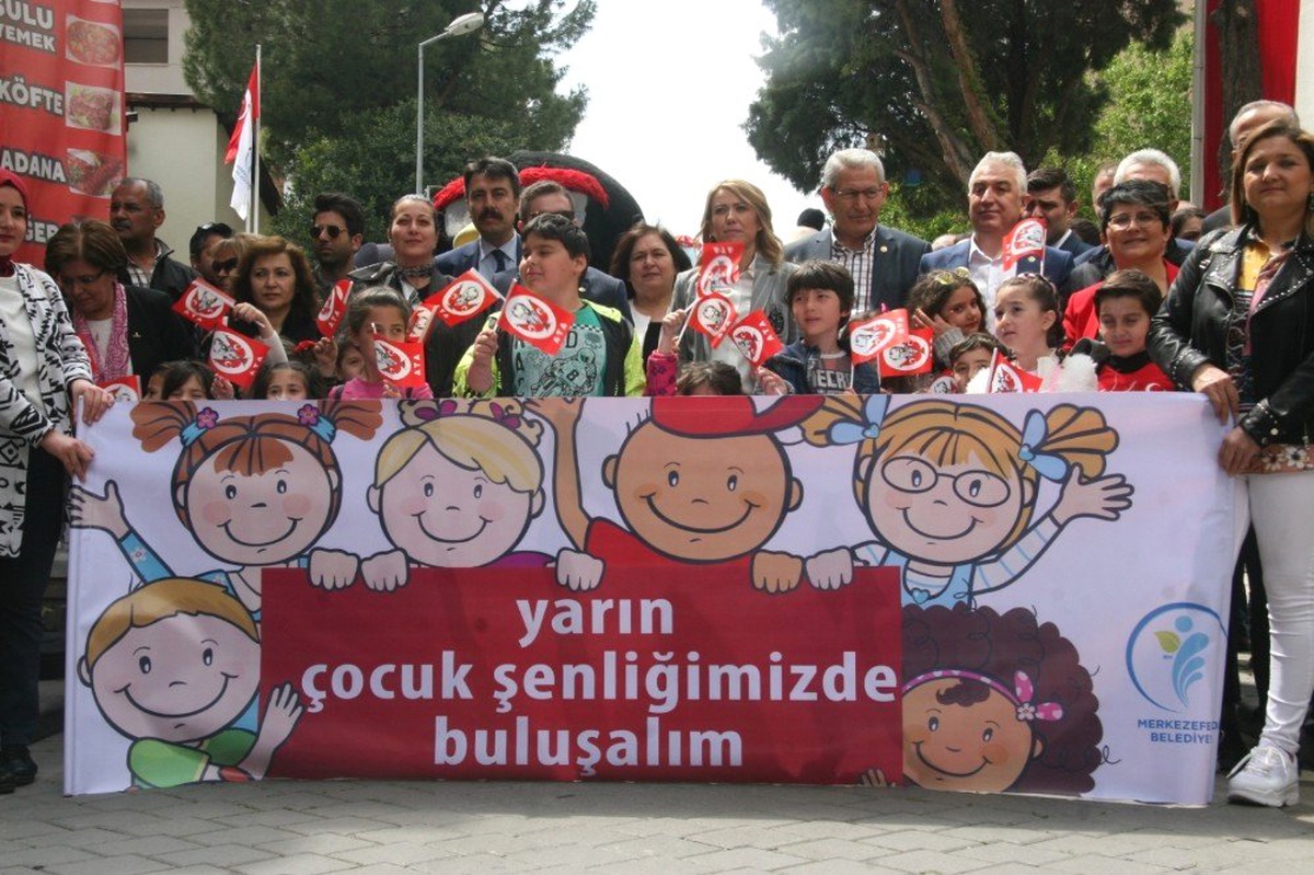 Merkezefendi\'de 23 Nisan Çocuk Bayramı Yürüyüşü