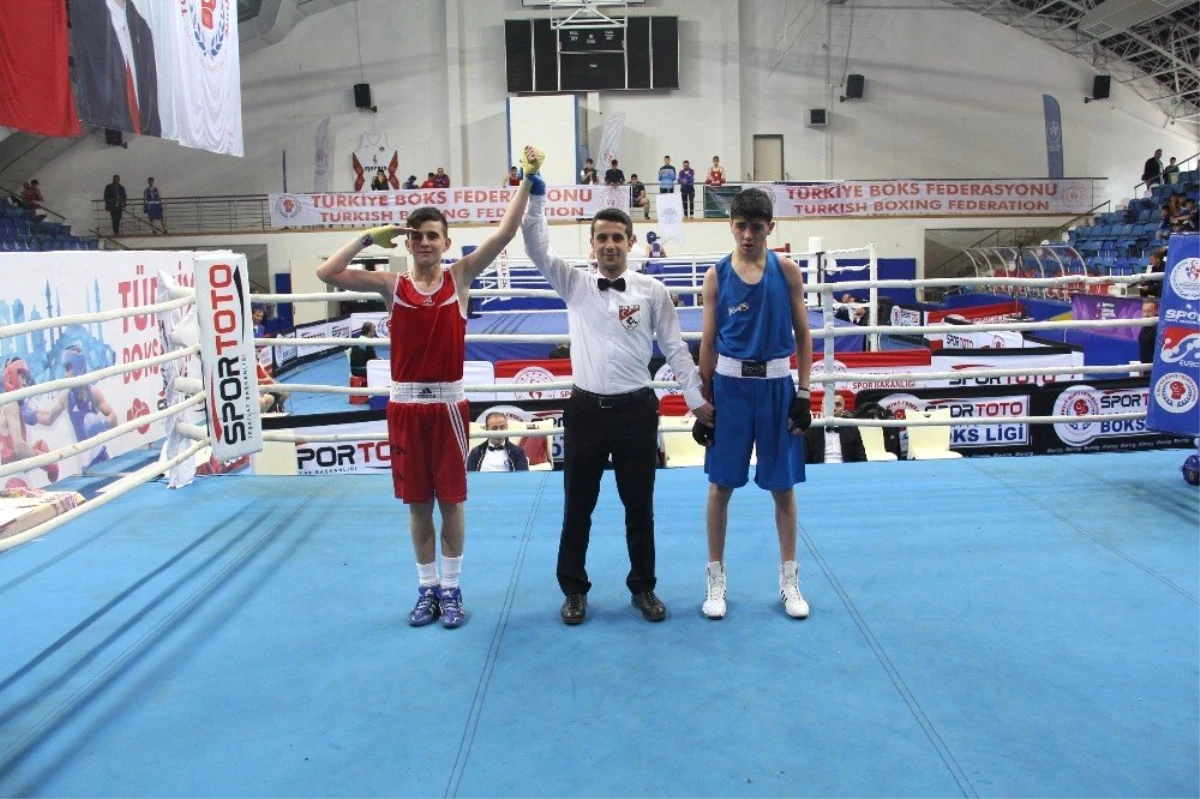 Okul Sporları Gençler-B Türkiye Boks Şampiyonası Mersin\'de Yapıldı