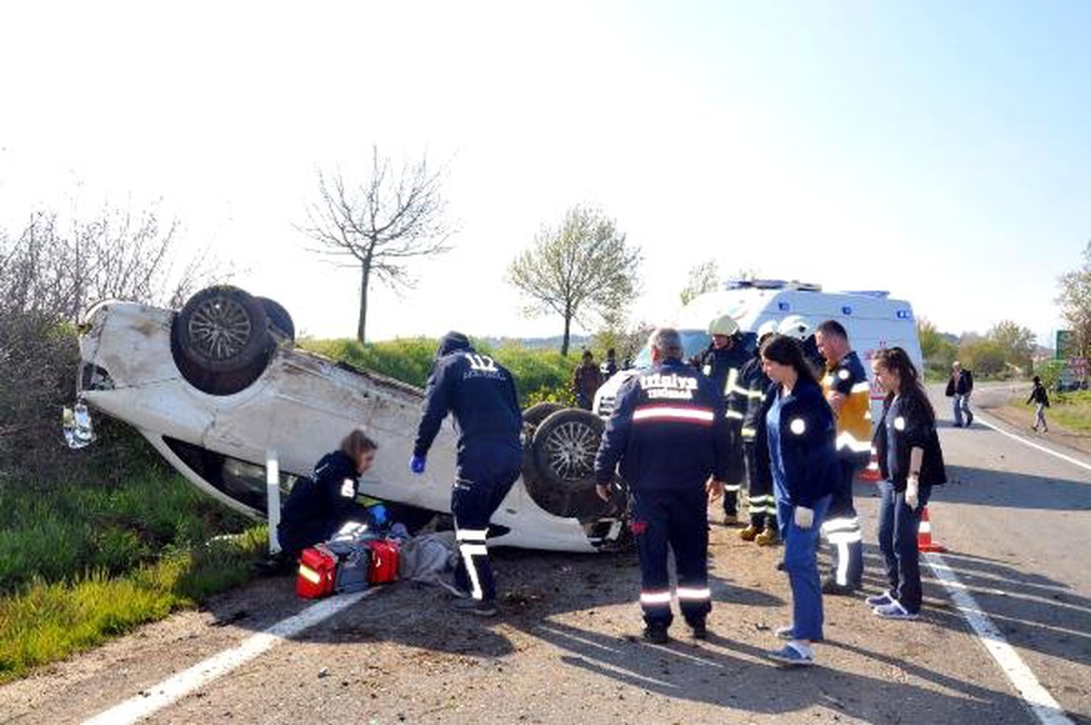 Pikniğe Giden Liselilerin Otomobili Takla Attı: 1 Ölü, 2 Yaralı
