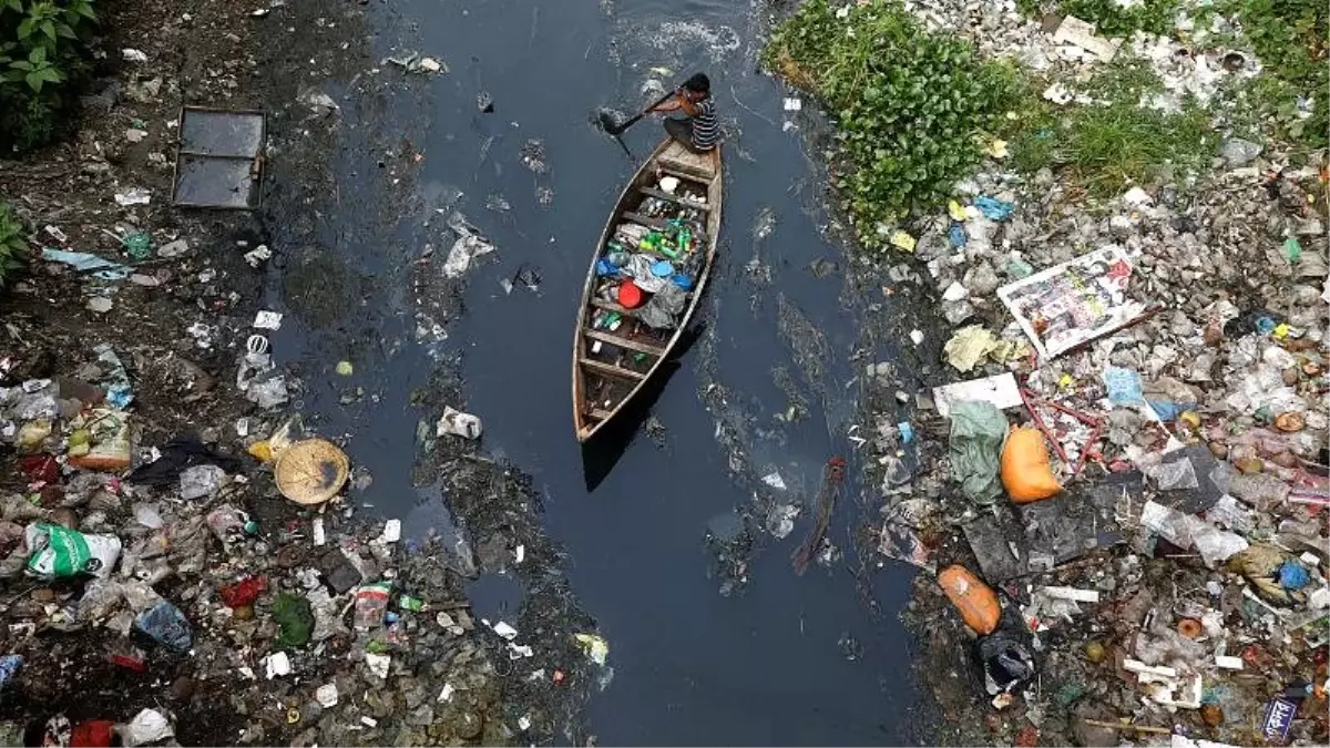 Plastik Atıklar Sadece Kara ve Denizi Değil Mikroplastikler Yoluyla Havayı da Kirletiyor