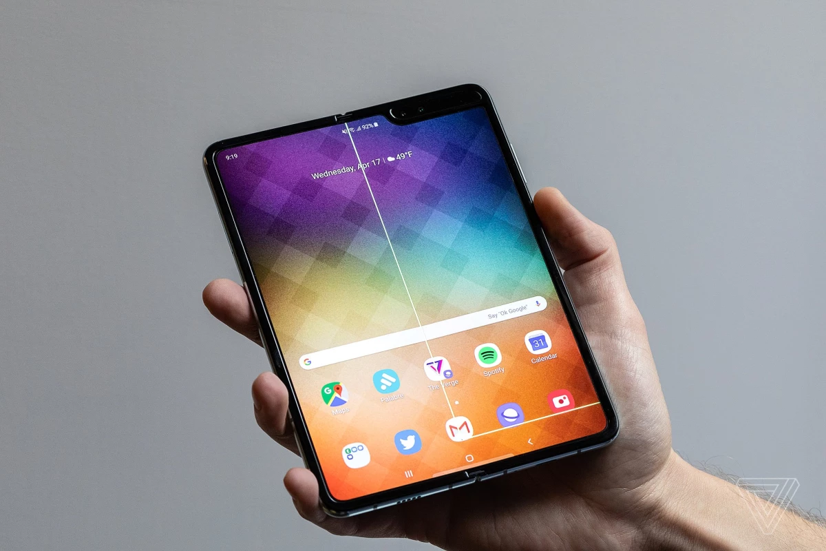 Samsung Galaxy Fold Ekranı Bir Günde Kırıldı