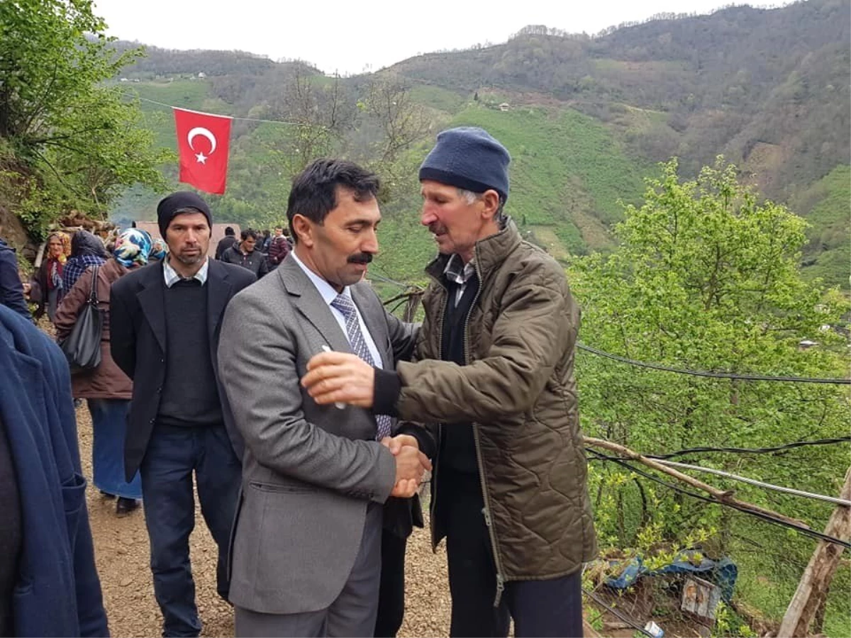 Şehit Ailesine Taziyede Bulundular, İlçeyi Türk Bayrakları ile Donattılar