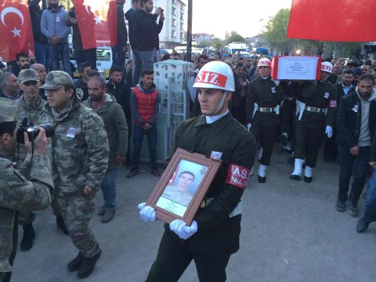Şehit Sözleşmeli Er, Iğdır\'da Gözyaşlarıyla Toprağa Verildi