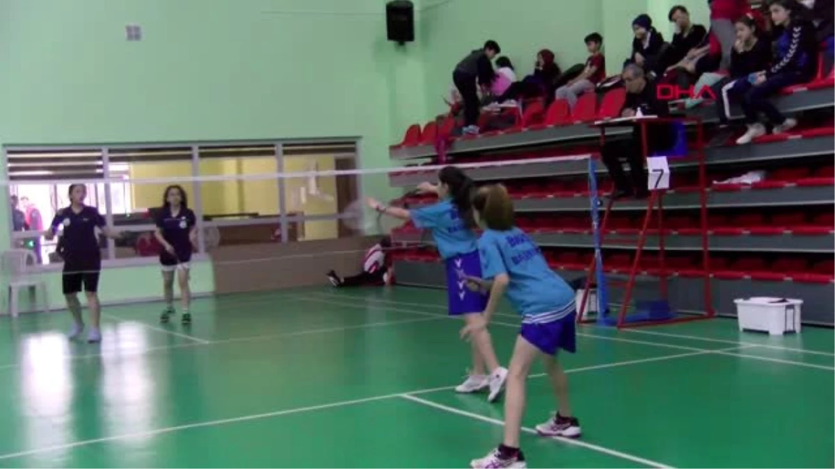 Spor 15 Yaş Altı Türkiye Badminton Şampiyonası Sürüyor