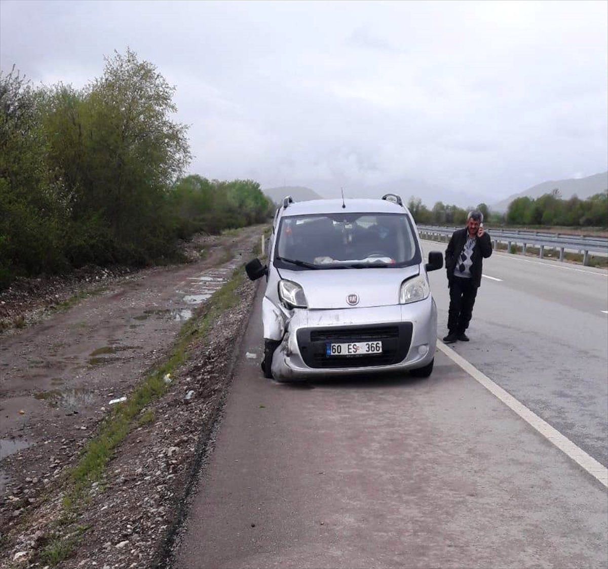 Taşova\'da Trafik Kazası: 2 Yaralı