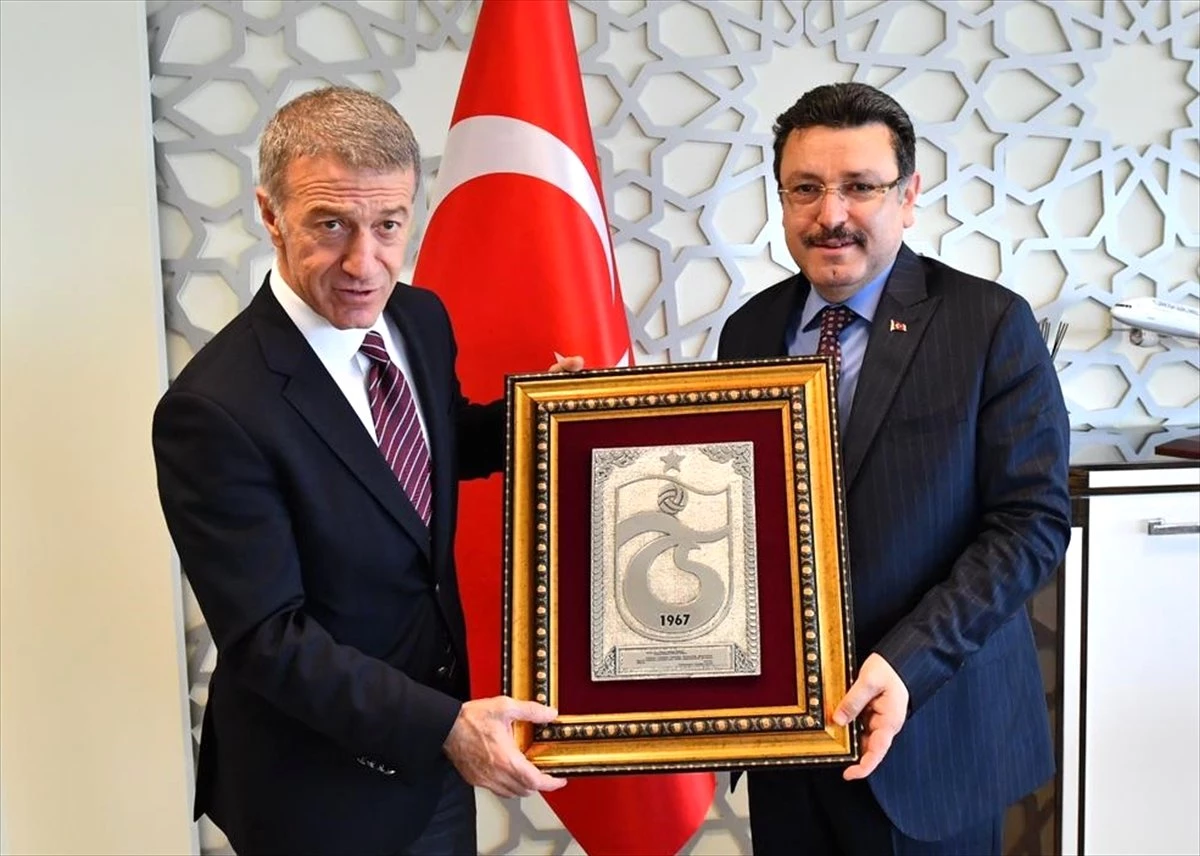 Trabzonspor Yönetiminden Belediye Başkanı Zorluoğlu\'na Ziyaret