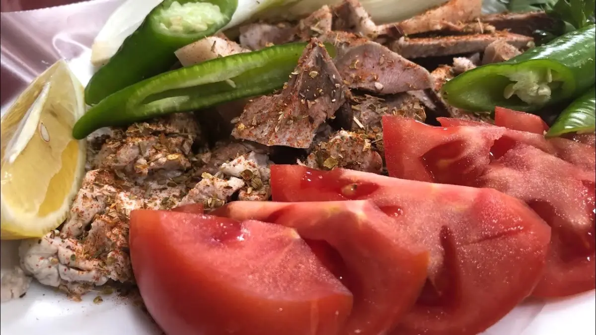 Türkiye\'nin En İyi Kelle Söğüşçüsü Bursa\'da! - Efsane Özenal Kuzu Kelle Söğüş