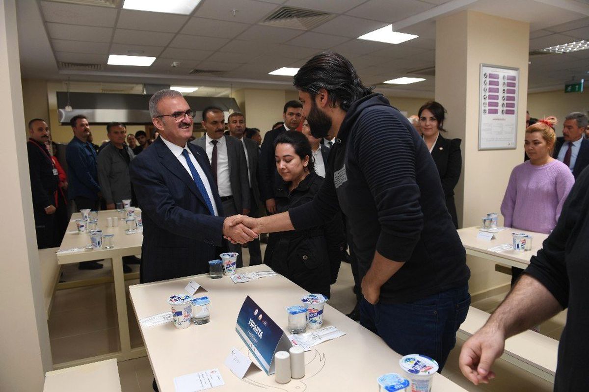 Vali Karaloğlu Göçmenlerle Akşam Yemeğinde Buluştu