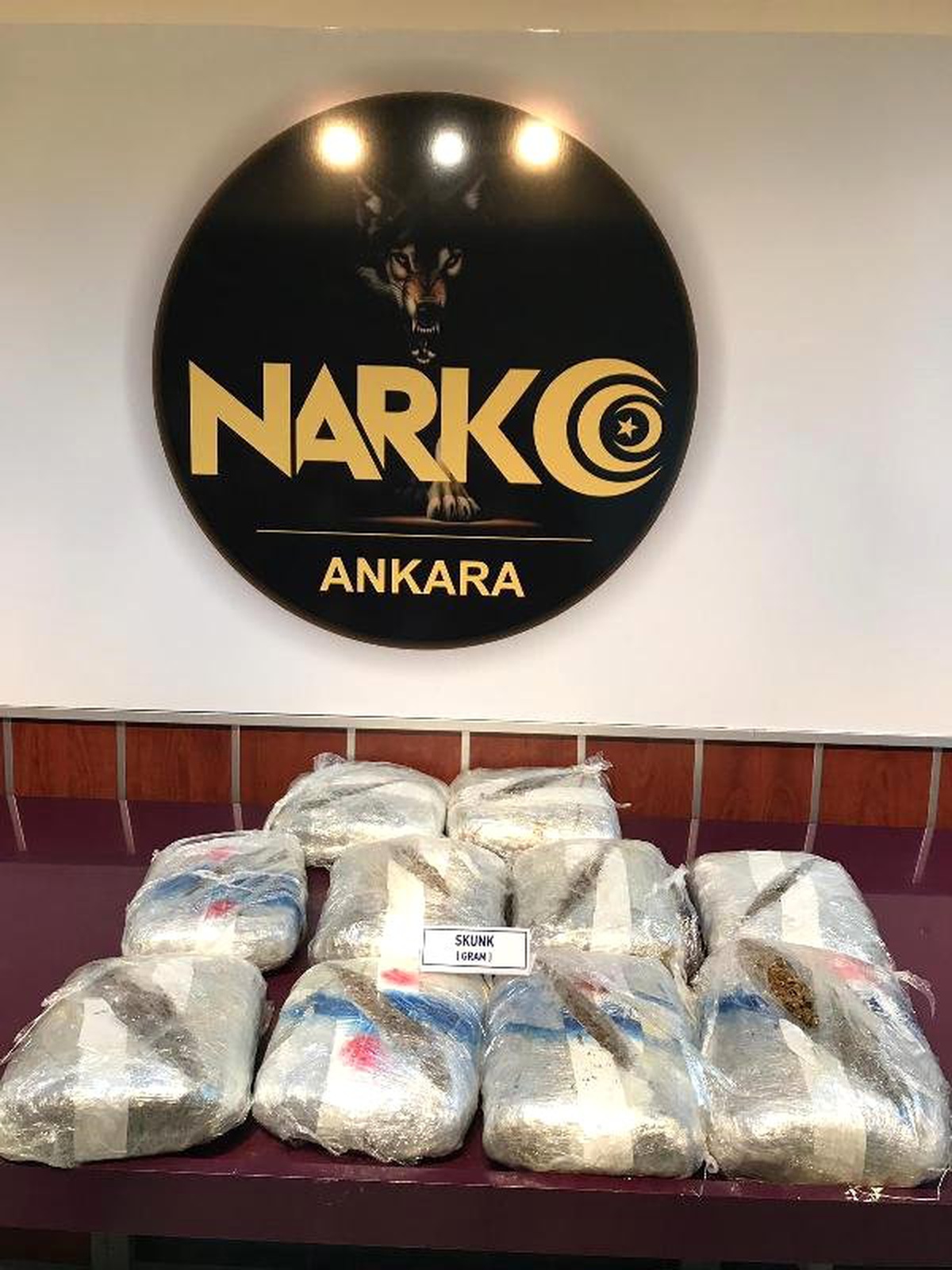 Yola Kapan Atılarak, Durdurulan Otomobilden 10 Kilo Skunk Çıktı