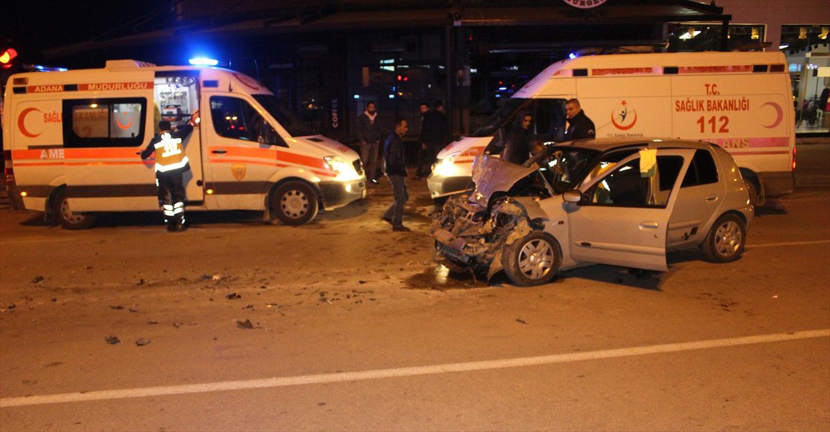 Adana\'da Trafik Kazası: 2 Yaralı