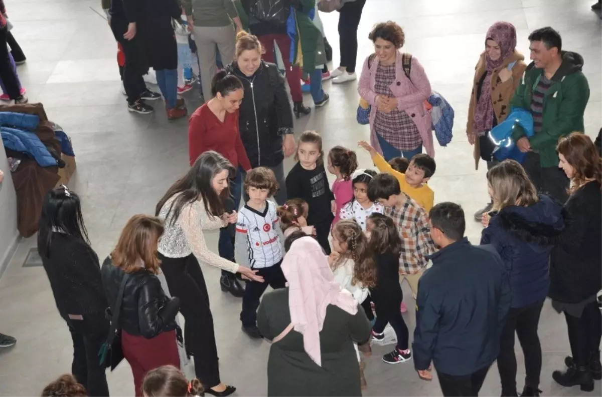 Akademisyen Anne ile Müzikli Oyunlar