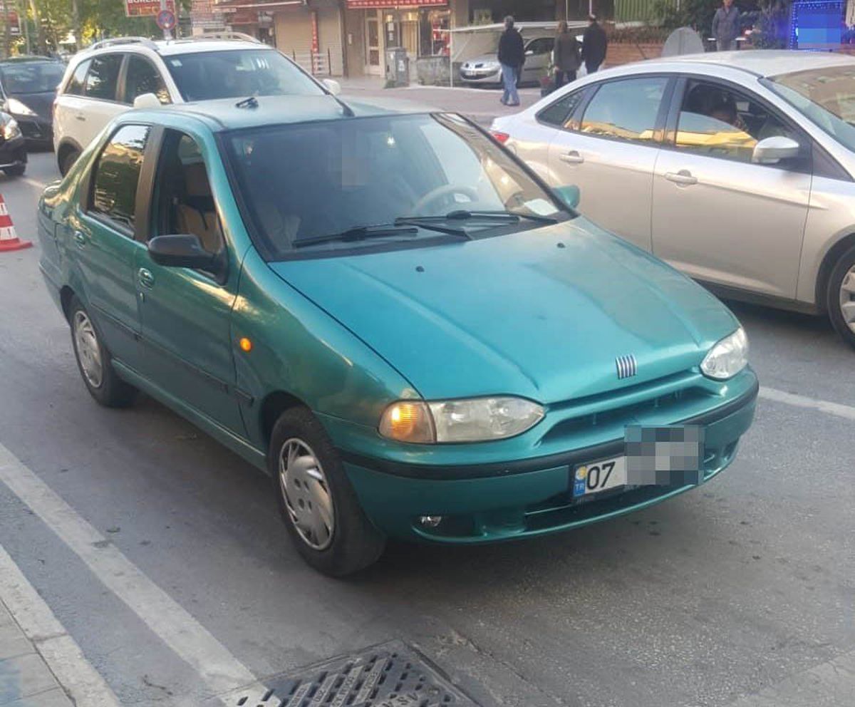 Antalya\'da Alkollü Sürücü Akan Trafik Ortasında Uyuyakaldı