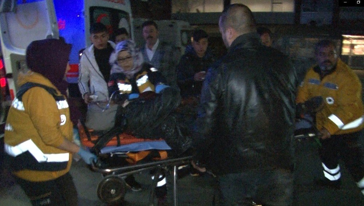 Boğazından ve Vücudundan Bıçaklanan Genç Ağır Yaralandı