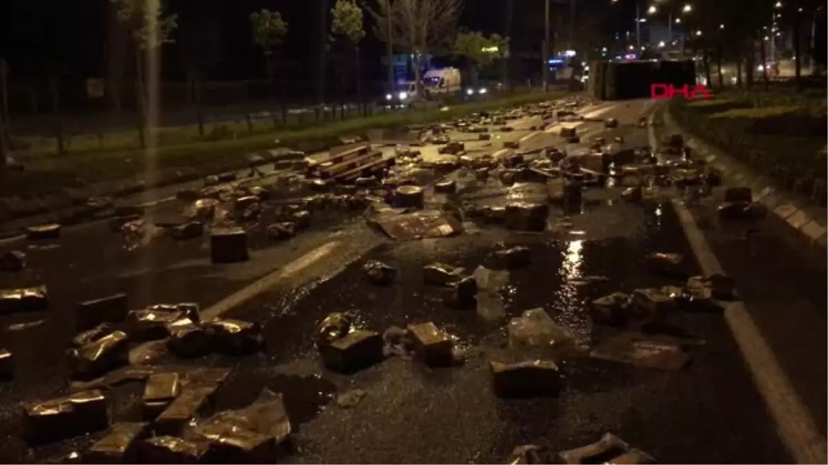 Bursa Zeytinyağı Yüklü Tır Devrildi, 20 Ton Zeytinyağı Yola Saçıldı
