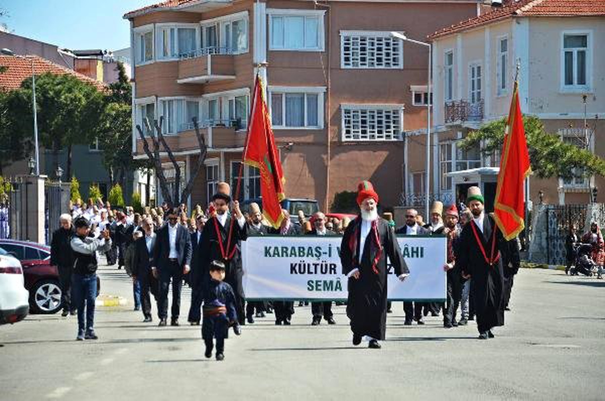 Çanakkale\'de \'Cepheye Sema Mevlevi Alayı Yürüyüşü
