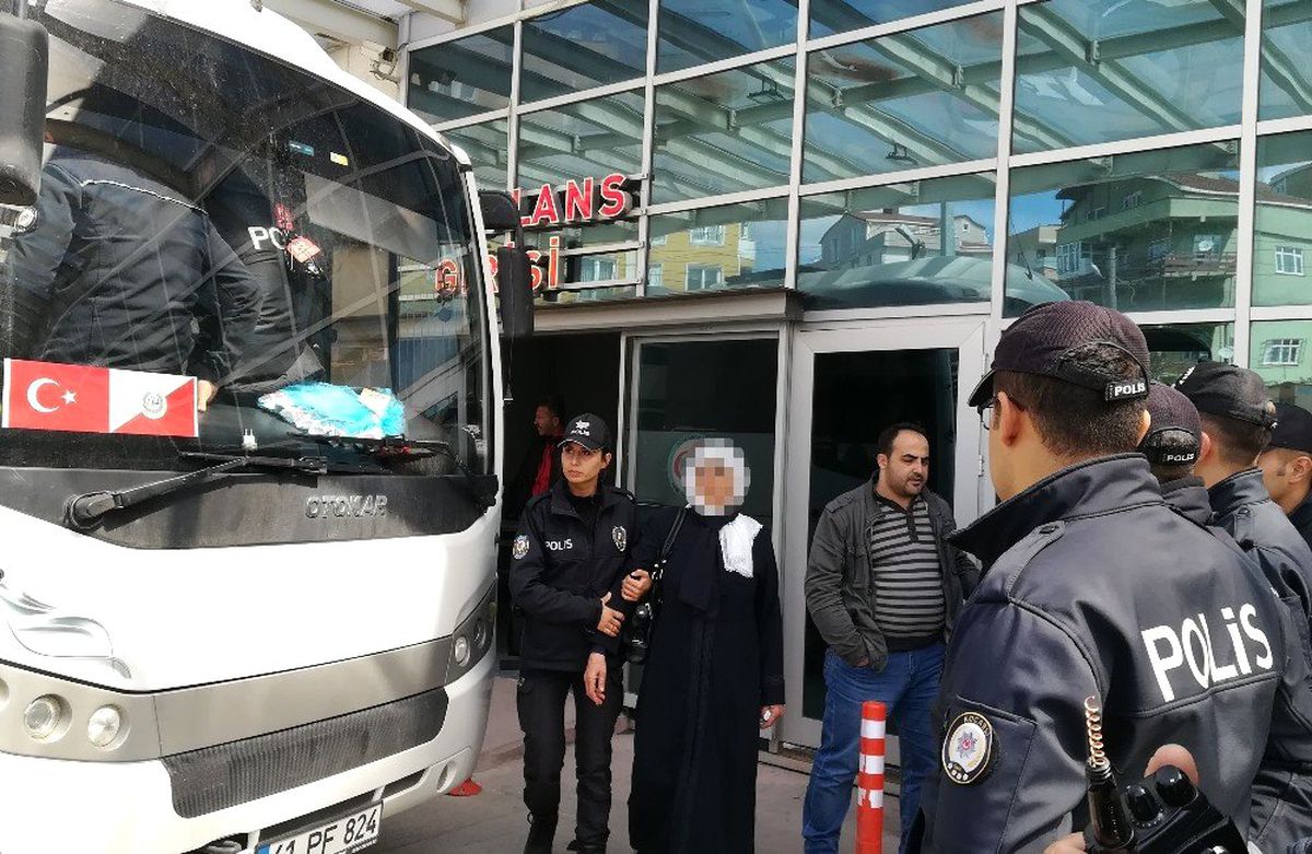 Cezaevi Önünde Toplanan Göstericilere Polis Müdahalesi: 12 Gözaltı