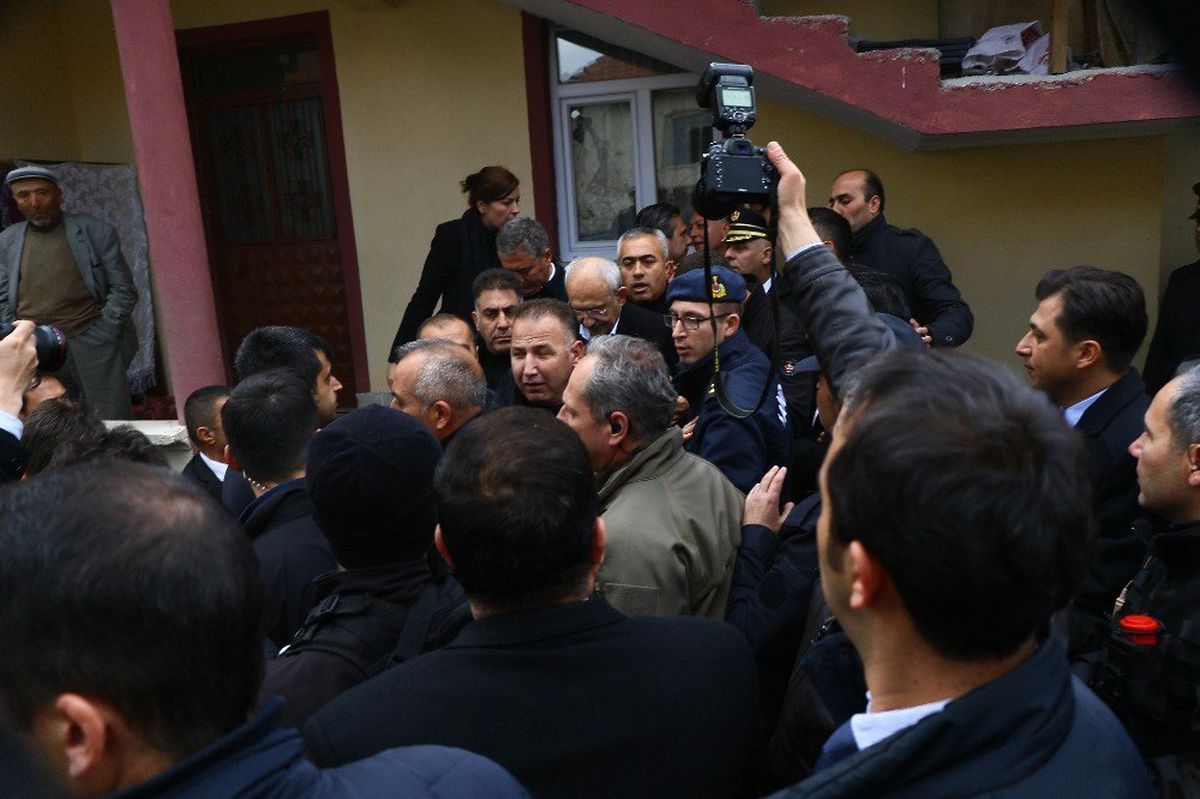 CHP Lideri Kılıçdaroğlu\'na Şehit Cenazesinde Saldırı
