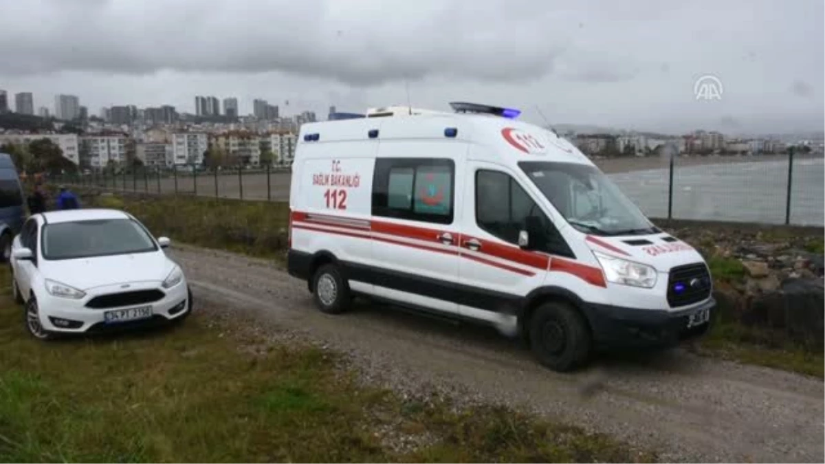 Denizde Boğulma Tehlikesi Geçiren Kadını Polis Kurtardı