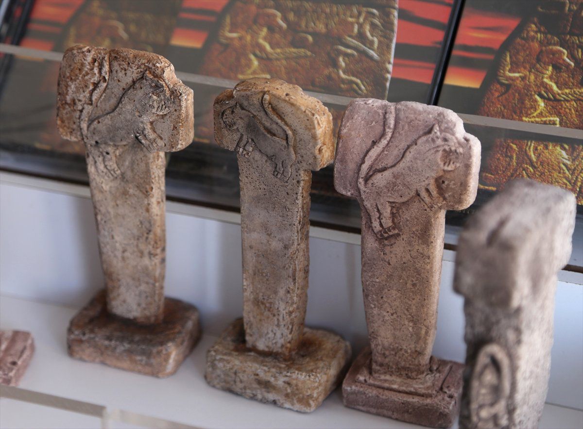 Göbeklitepe\'den İlham Aldığı Minyatür Taşları Dünyaya Pazarlıyor