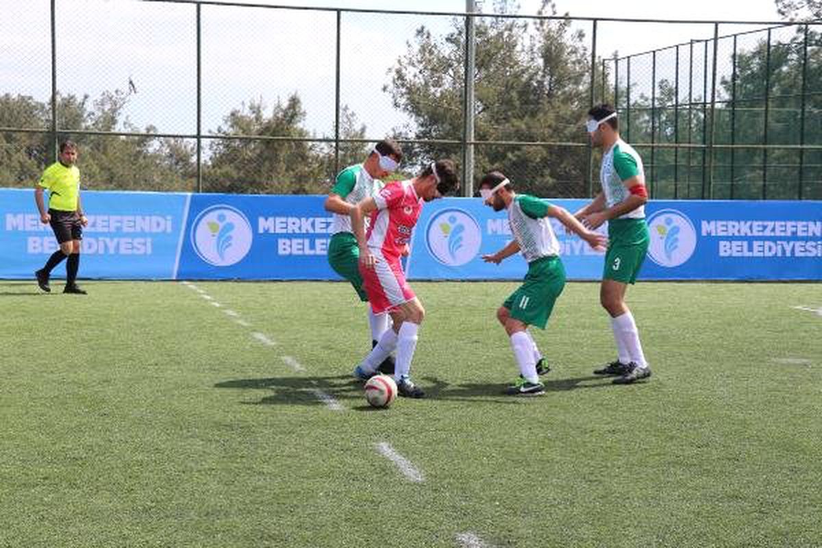 Görme Engelli Futbolcular Kıyasıya Mücadele Etti