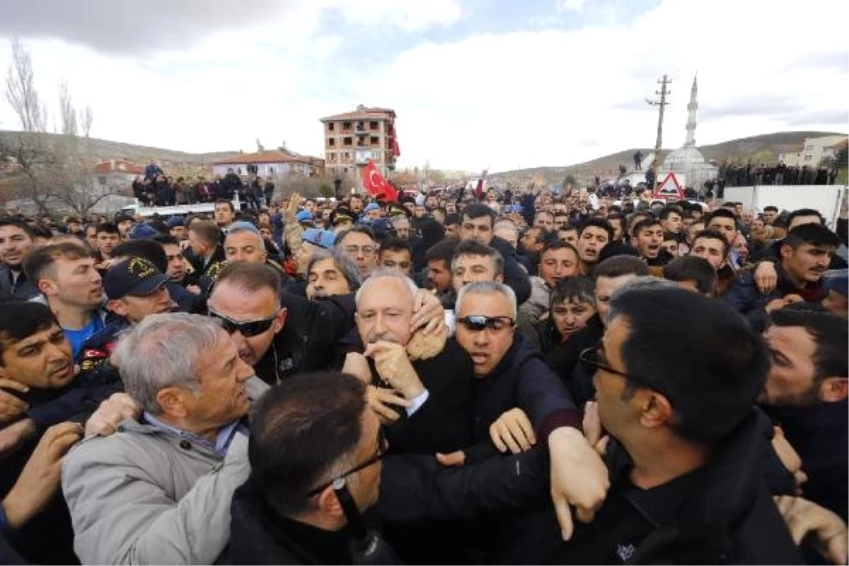 Kılıçdaroğlu\'na Şehit Cenazesinde Saldırı