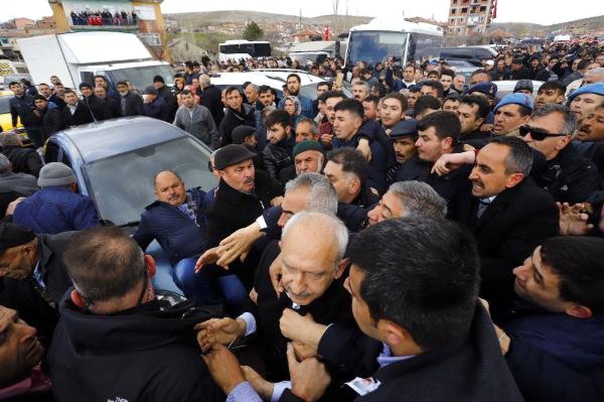 Kılıçdaroğlu\'na, Şehit Cenazesinde Saldırı- Yeniden